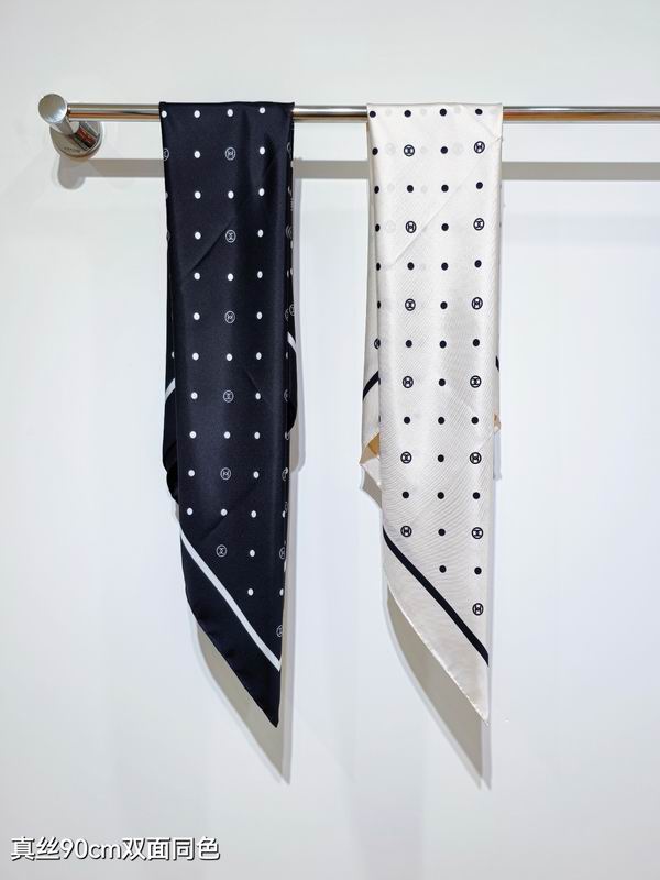 Chanel silk scarf 90X90cm E051752